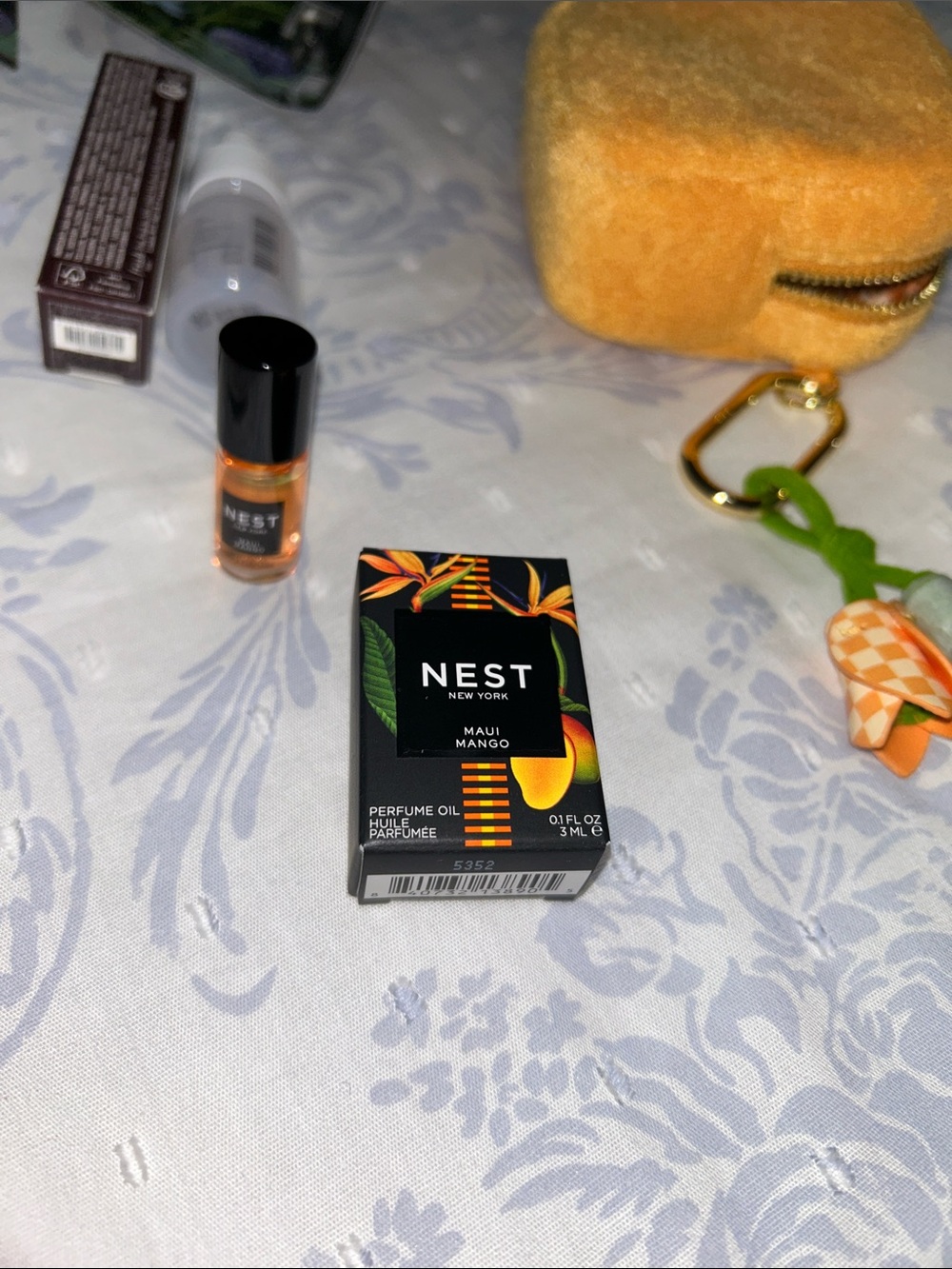 NEST Mini Travel Pouch with Dime & Innisfree Skincare Set - Picture 4 of 7